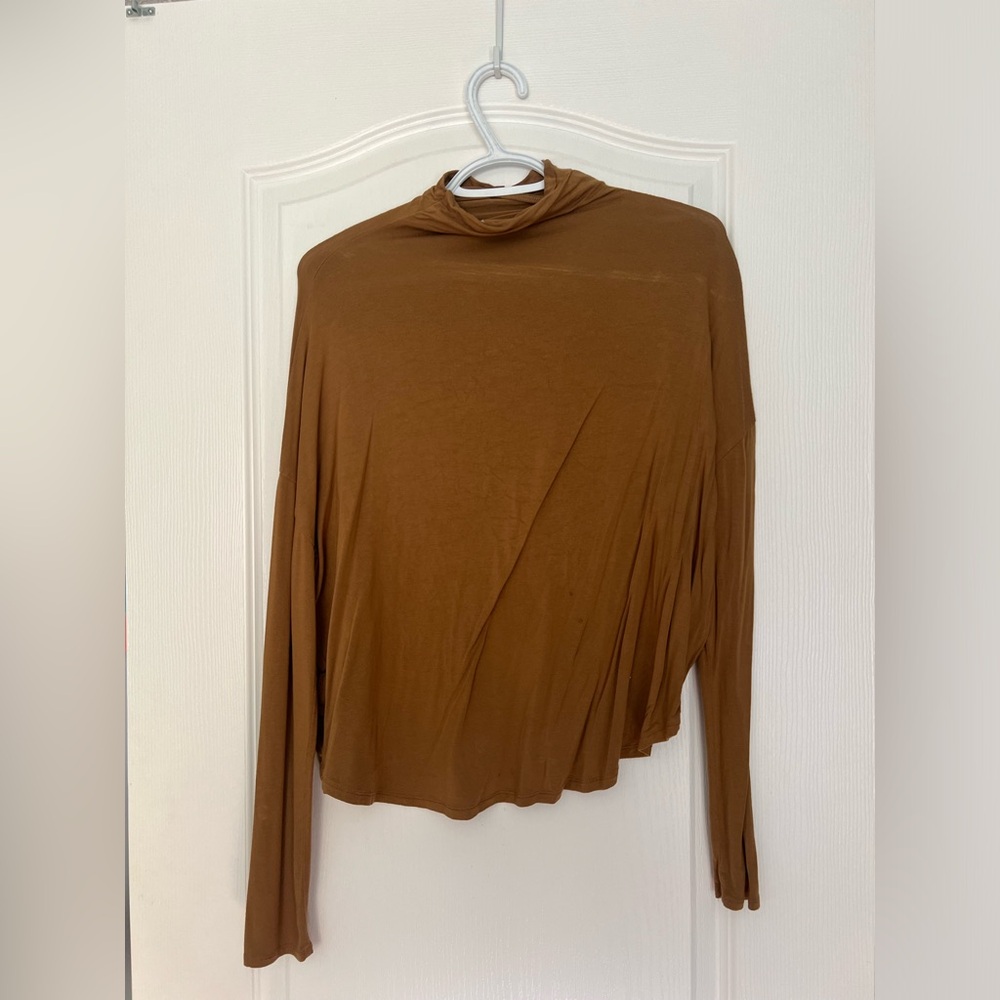 ARITZIA MUSTARD TURTLE NECK